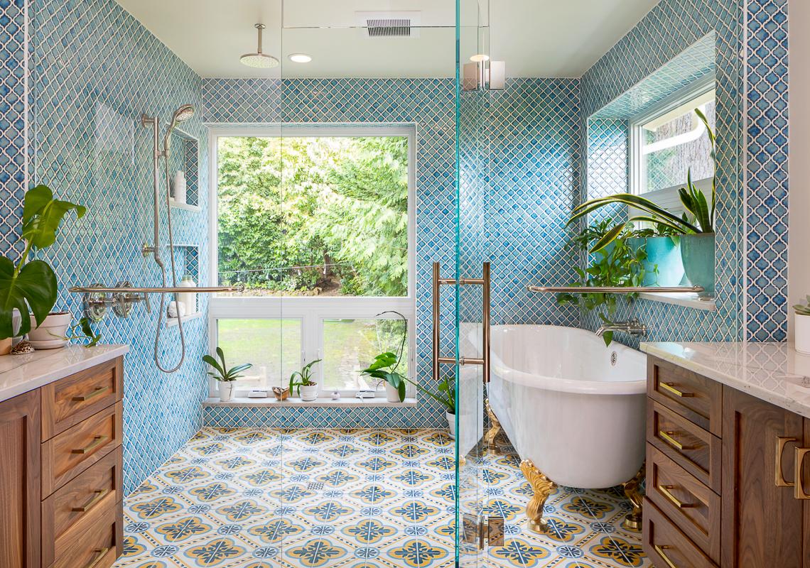 模型改造's Mediterranean transformation of a Midcentury Modern, bathroom